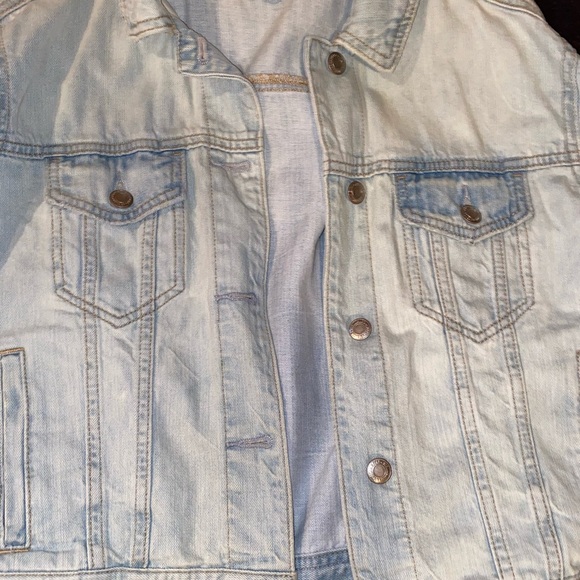 American Eagle light blue jean jacket - Picture 2 of 4